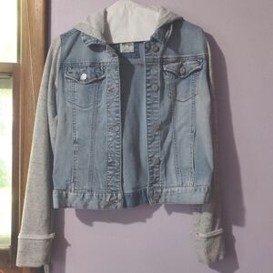 Jean jacket (?) w/ Grey sleeves